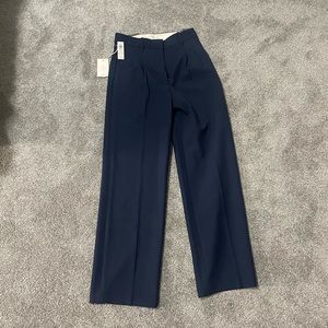 Aritzia Effortless Pant in (Re)ssential - Total Eclipse - Sz. 8